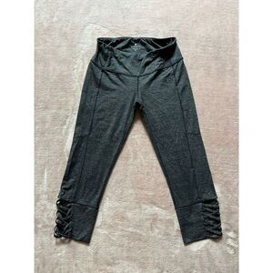 ATHLETA Heather Gray Capri Crop‎ Leggings Yoga Gym US Small Strappy Details